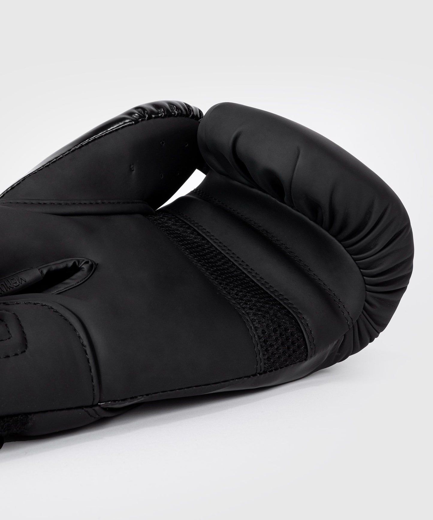 CHALLENGER 4.0 BOXING GLOVES-BLACK/BLACK